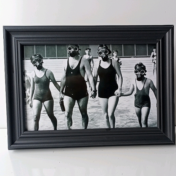 Vintage Gasmask WW2 Family Swiming Oddity Retro Unusual 40s 50s Antique Photo - Picture 6 of 8